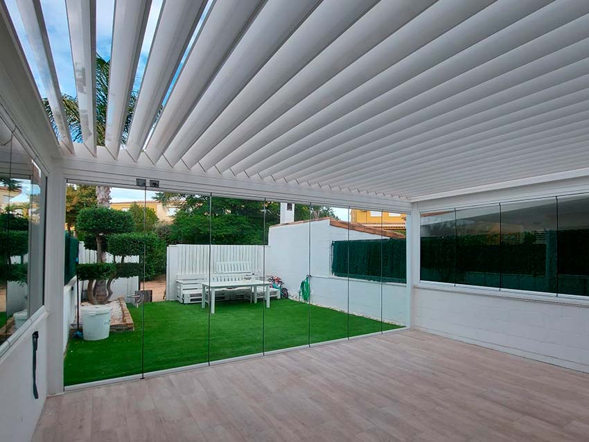 pergola-abierta-en-jardin.jpg